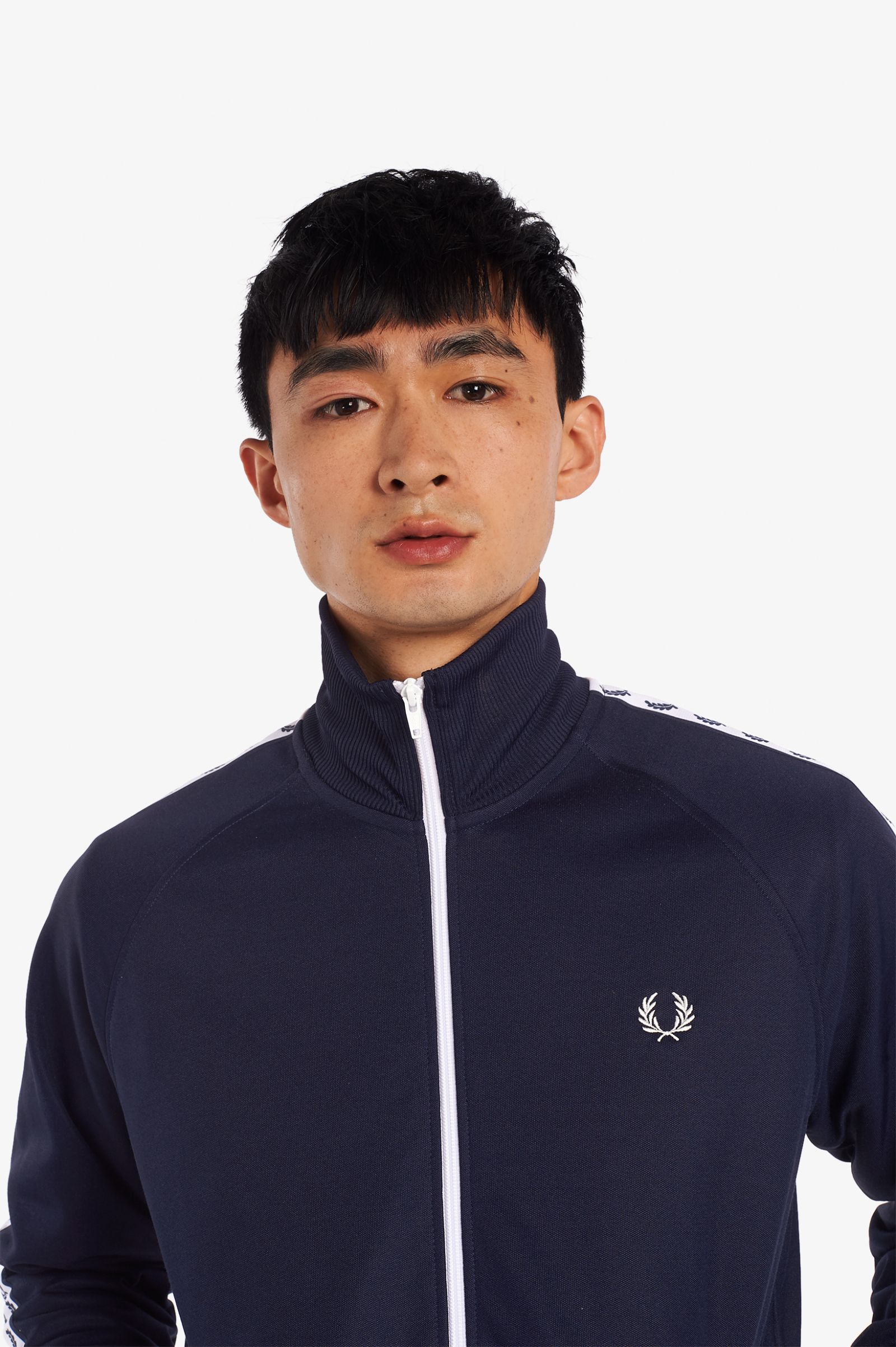 23回しか使ってませんFRED PERRY Taped Track Jacket - ジャージ