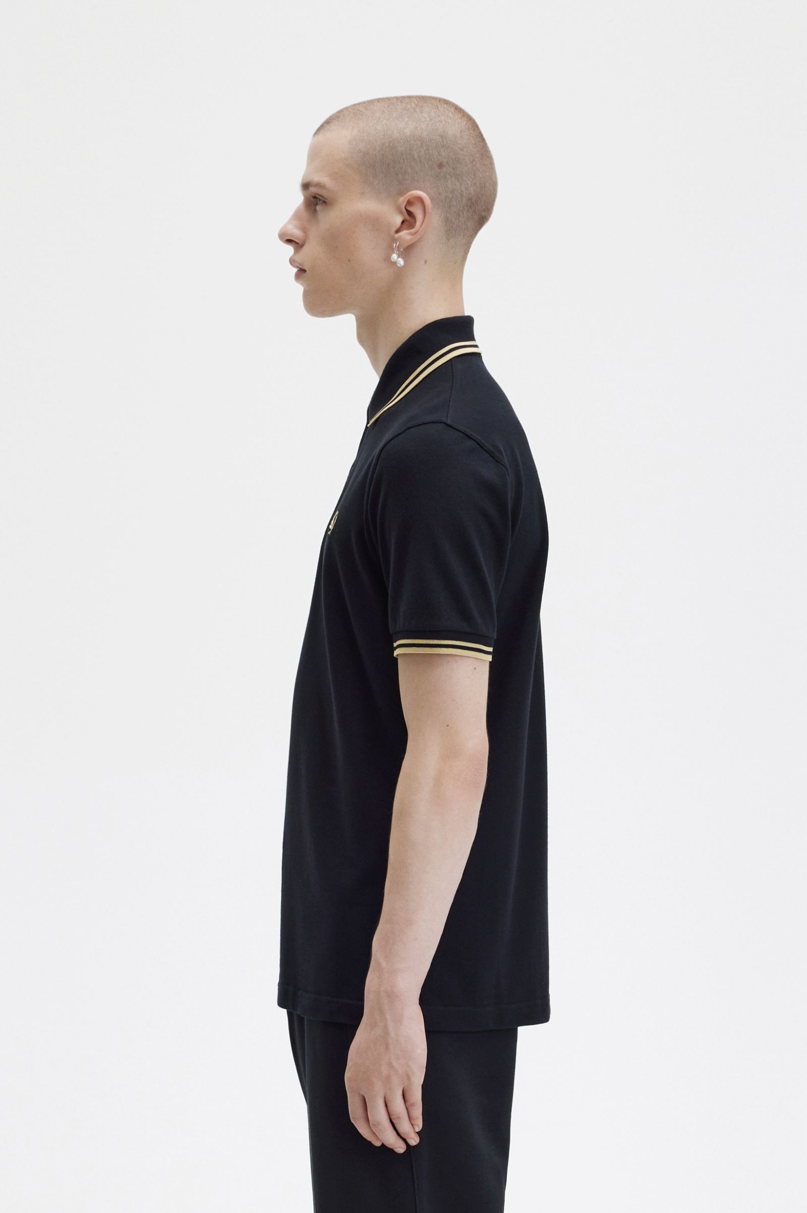 The Fred Perry Shirt - M12-